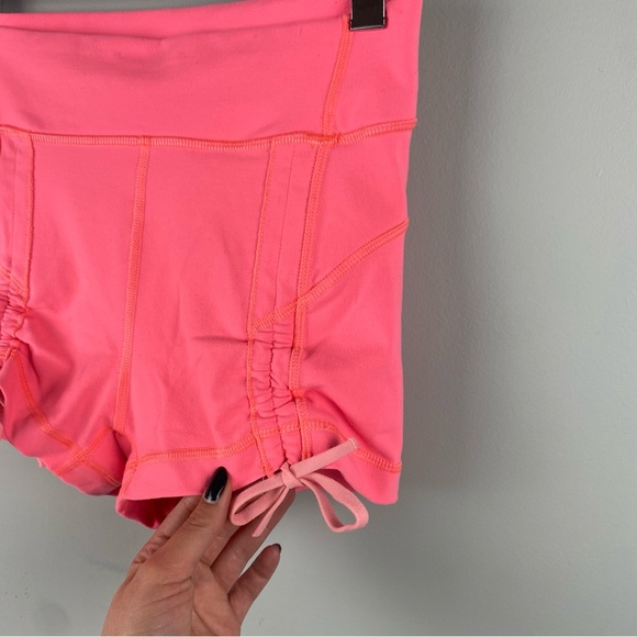Lululemon Athletica Liberty Short in grapefruit/bleached coral color , XS or 2 - Picture 3 of 6